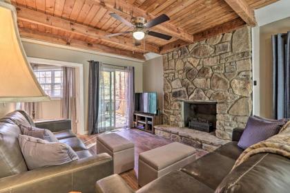 Updated Cobbly Nob Resort Home with Hot Tub! - image 8