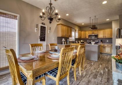 A Million Dollar View- Get 56530 worth of FREE area attraction tickets for each paid day! - image 22