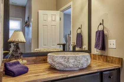 A Million Dollar View- Get 56530 worth of FREE area attraction tickets for each paid day! - image 30