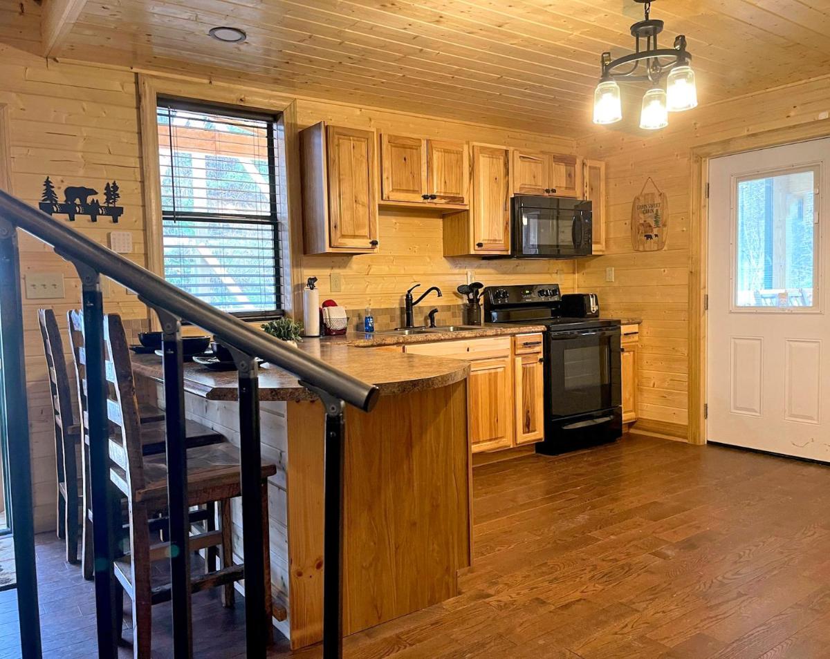 Gatlinburg - Honeymoon Hideaway - image 3