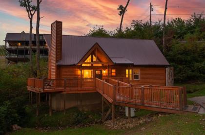 Creekside Manor cabin - image 2