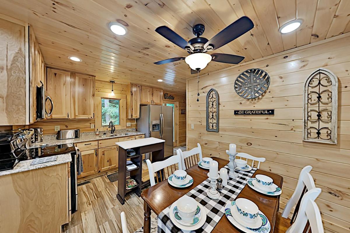 Mountain Wolf's Cabin - image 3