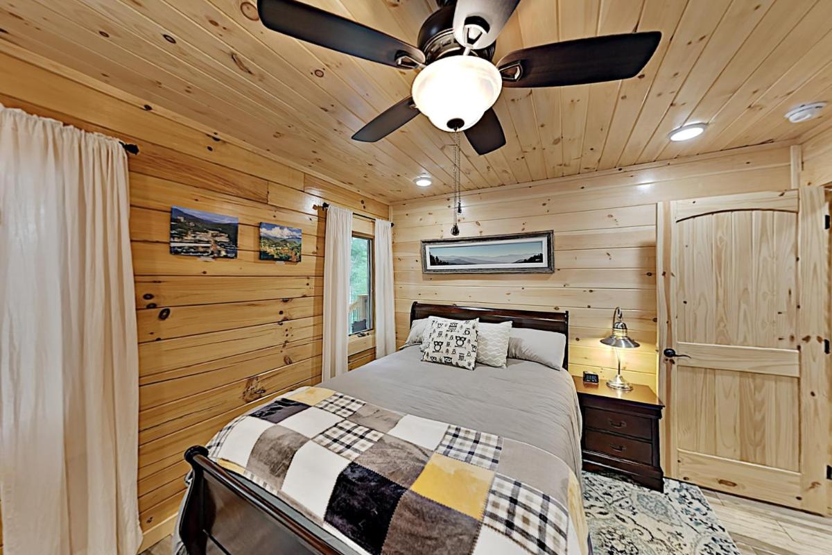 Mountain Wolf's Cabin - image 4