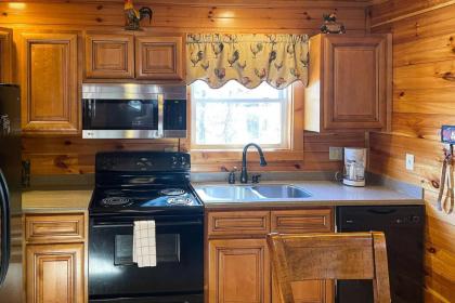 Black Bear Hideaway Cabin - image 10