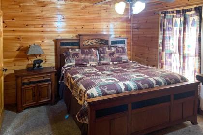 Black Bear Hideaway Cabin - image 12