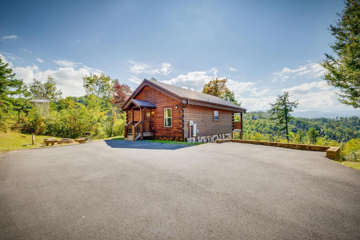 Ever After Mountain View Hot Tub Jetted Tub Fire Pit Great Location - main image