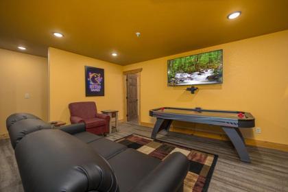 A Majestic Hilltop chalet - image 15