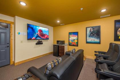A Majestic Hilltop chalet - image 16