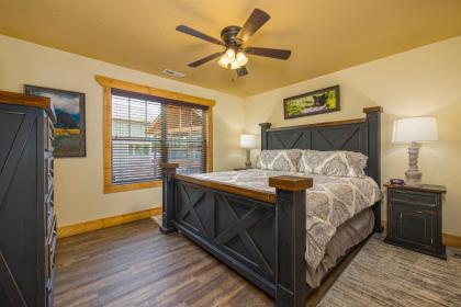 Smoky Mountain Plunge chalet - image 25