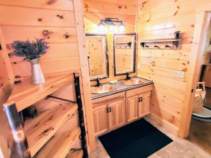 Hidden Cove Cabin - image 28