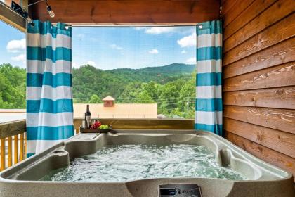 Dolly's Cute Cabin! 4 Suites - Hot Tub Fire Pit Game Room - image 3