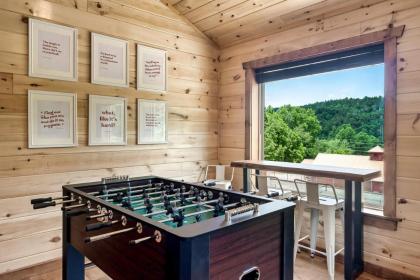 Dolly's Cute Cabin! 4 Suites - Hot Tub Fire Pit Game Room - image 6