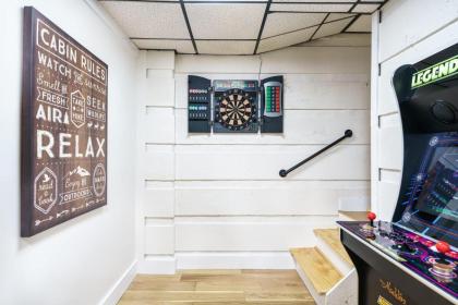 Grand Ole Mountain House Hot Tub Air Hockey Arcade Fire Pit Nintendo Game Console - image 21