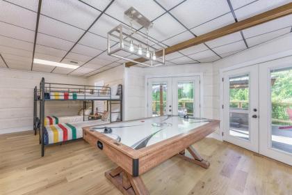 Grand Ole Mountain House Hot Tub Air Hockey Arcade Fire Pit Nintendo Game Console - image 23