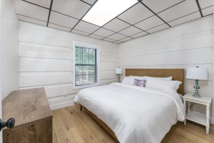 Grand Ole Mountain House Hot Tub Air Hockey Arcade Fire Pit Nintendo Game Console - image 27