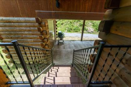 Greenbrier Woods Log Cabin with Hot Tub Stone Wood Fireplace Covered Deck and Close to Gatlinburg - image 25