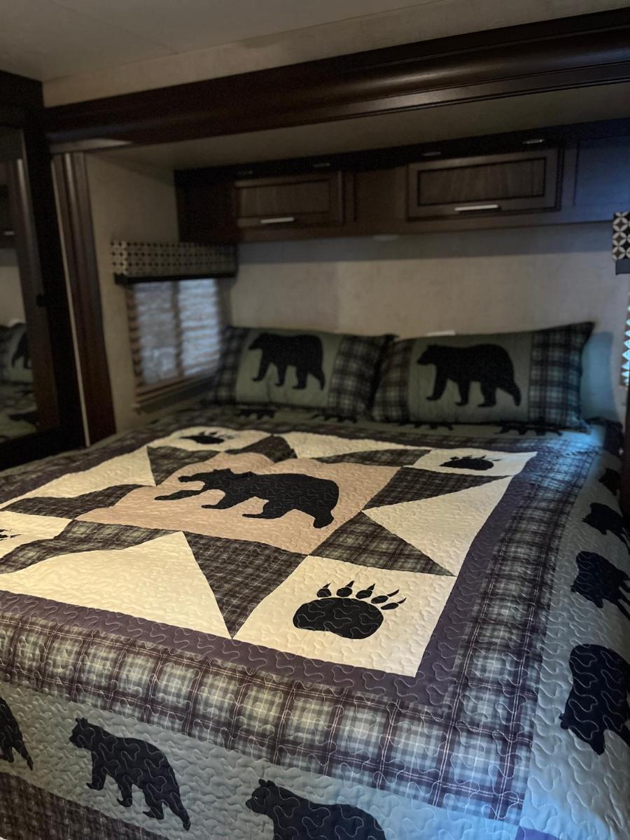 Relax and Unwind in a Modern Camper - main image
