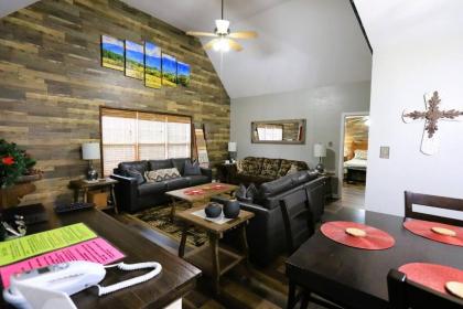 Lodge Bears Hideaway Gatlinburg Free Parking - image 16