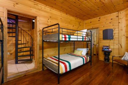 Grand Ole Chalet - Mt ViewsFireplaceFirepitArcade - image 30