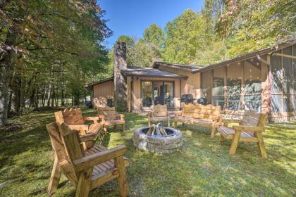 Gatlinburg Group Getaway with Hot Tub and Porch!