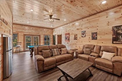 Smokey Treats cabin - image 30