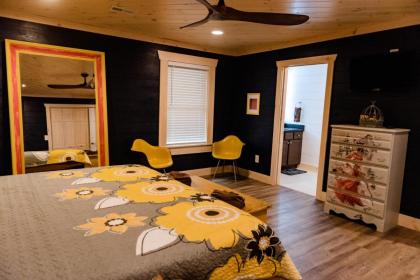 Bigfoots Retreat chalet - image 25