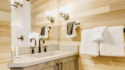 The Blackjack Oak in Treehouse Grove at Norton Creek - image 26