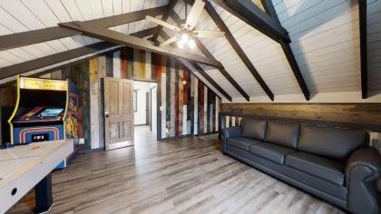 Bigfoots Hideaway - image 28