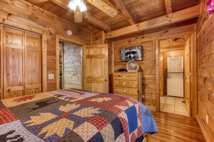 Point Of View - Spacious 2 Bedroom With a Loft Just off Glades Road cabin - image 12