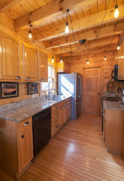 Lazy Bear Lodge - image 7