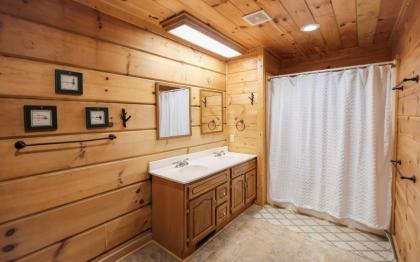 Lazy Bear Lodge - image 8
