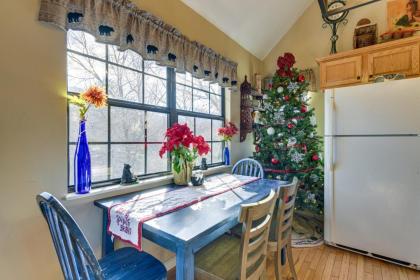 Gatlinburg Cabin Getaway with Mountain Views! - image 14