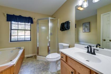 Gatlinburg Cabin Getaway with Mountain Views! - image 16
