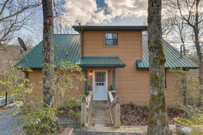 Gatlinburg Cabin Getaway with Mountain Views! - image 3