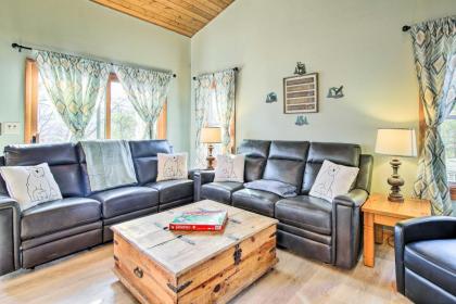 Gatlinburg Cabin Stay with Hot Tub and Mtn Views! - image 4