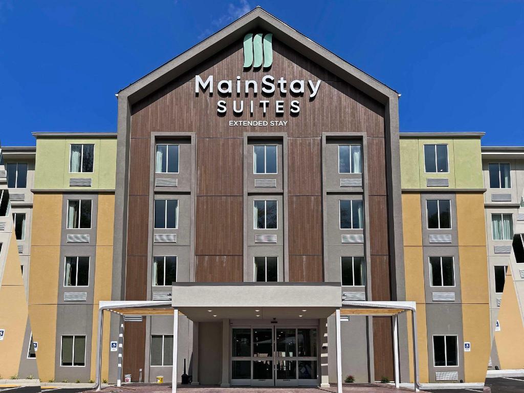 MainStay Suites Gatlinburg Downtown Area - image 2