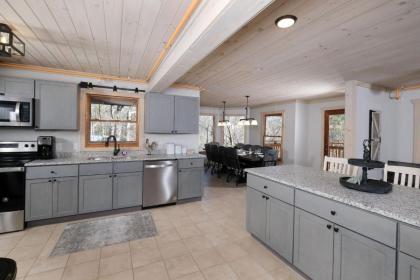 Rocky Top Lodge - image 11
