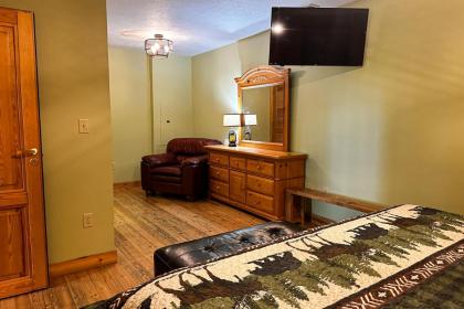 Pine Cone Cabin - image 12