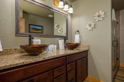 Almost Heaven chalet - image 24