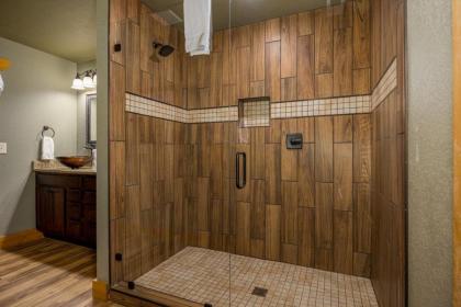 Almost Heaven chalet - image 25