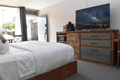 Timber Ridge Lodge - Walking Distance from Downtown Gatlinburg - image 4