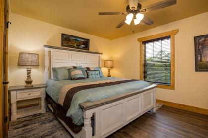 Mountain Palace cabin - image 24