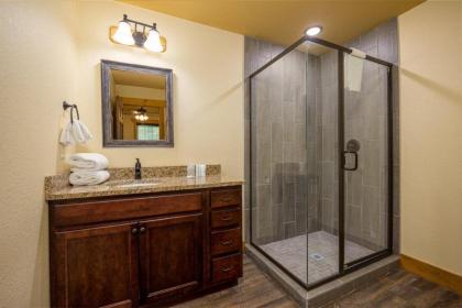 Mountain Palace cabin - image 26