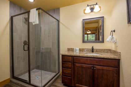 Mountain Palace cabin - image 29