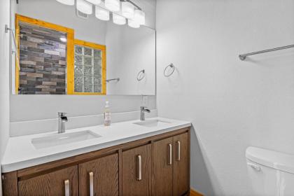 Selah cabin - image 23