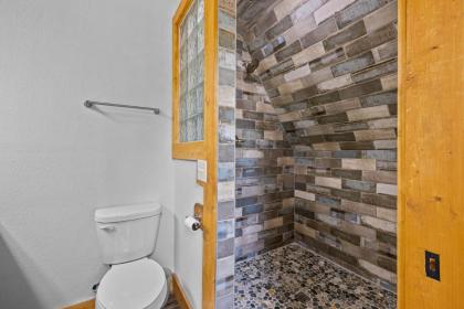 Selah cabin - image 24