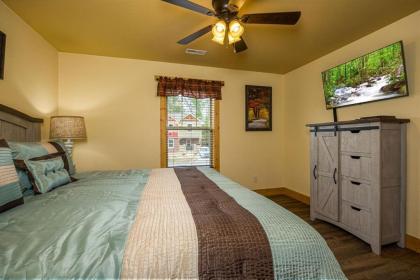 Brandon`s Mountain Retreat chalet - image 26