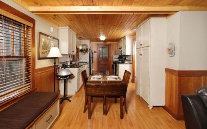 Karens Cozy Cottage - image 11