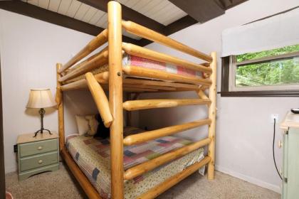 Bear View Chalet - image 16