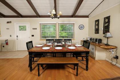 Bear View Chalet - image 7